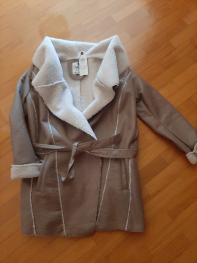 Abrigo talla L marca ONLY