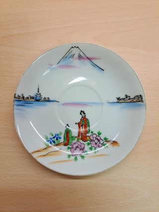 Piatto giapponese di porcellana