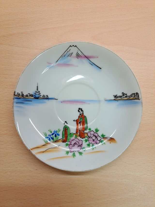 Piatto giapponese di porcellana