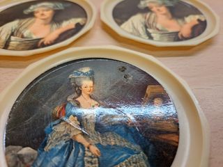 Set di 12 sottobicchieri vintage in plastica