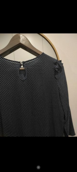 Blusa mujer azul de lunares de Pull and Bear