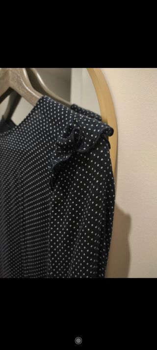 Blusa mujer azul de lunares de Pull and Bear