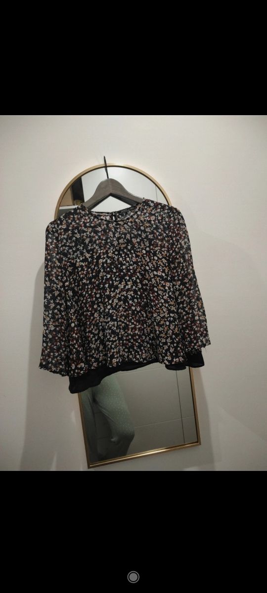 Blusa mujer flores de Bershka
