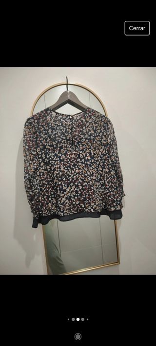 Blusa mujer flores de Bershka