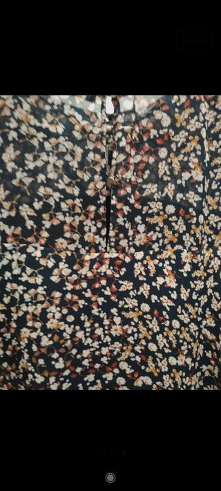 Blusa mujer flores de Bershka