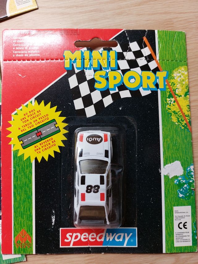 Coche carrocería metálica y chasis plast