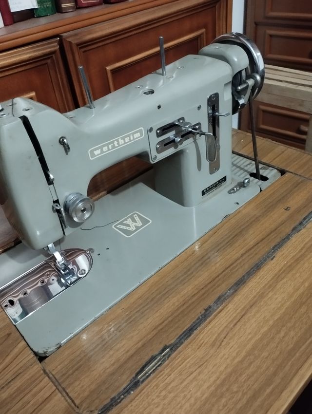 Maquina de coser WERTHEIM