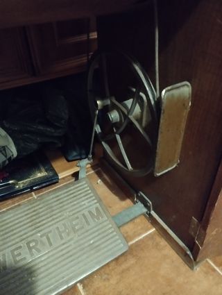 Maquina de coser WERTHEIM con mueble