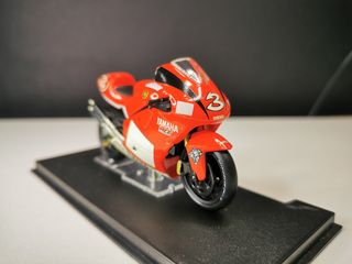 Yamaha YZR500 Max Biaggi 2001  1/24