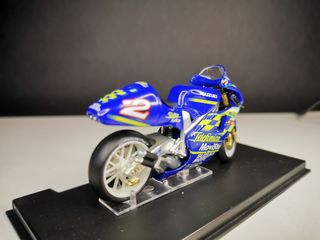 Suzuki RGV500 Kenny Roberts 1/24
