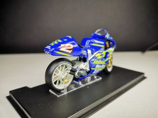 Suzuki RGV500 Kenny Roberts 1/24