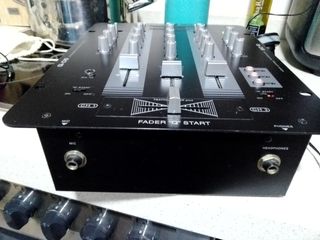 Mesa de mezclas american audio