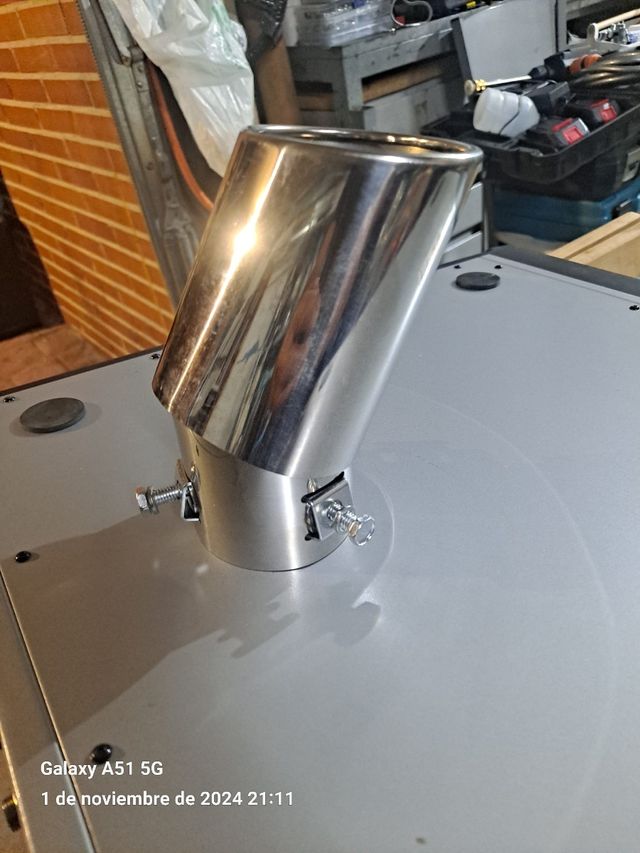 Cola de escape universal