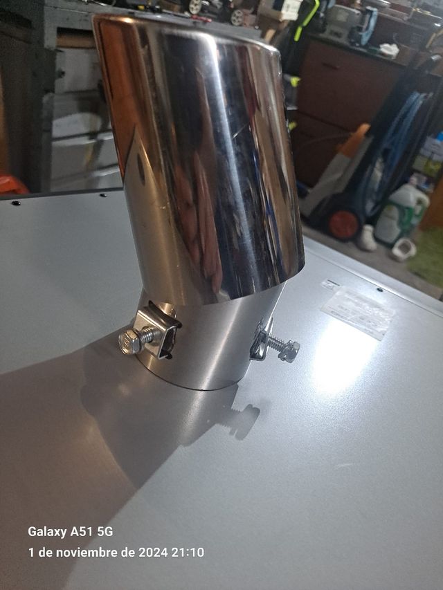 Cola de escape universal