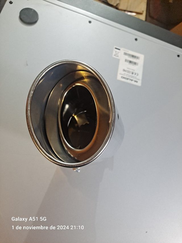 Cola de escape universal