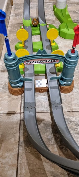 Pista Mario kart + 2 coches