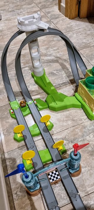 Pista Mario kart + 2 coches