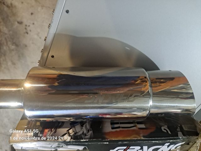 Salida de escapé universal