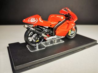 Yamaha YZR-M1 Max Biaggi 2002 1/24