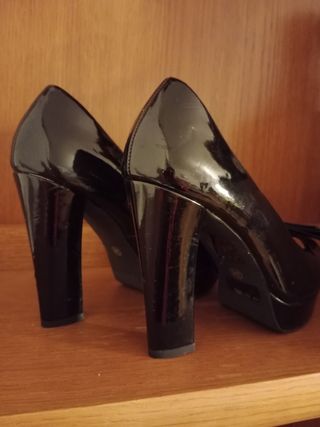 Zapatos Bata piel charol negros