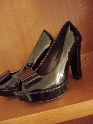 Zapatos Bata piel charol negros