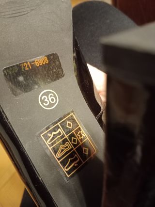 Zapatos Bata piel charol negros