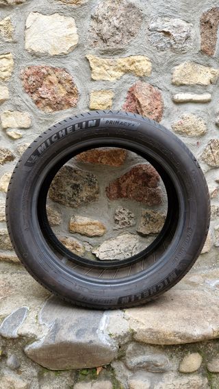 Neumático 215/50 R18 92W al 90%