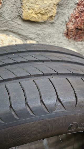 Neumático 215/50 R18 92W al 90%