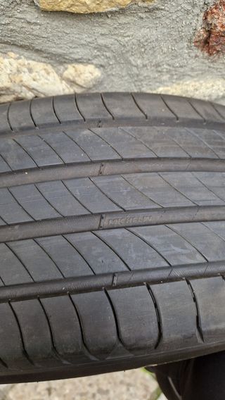 Neumático 215/50 R18 92W al 90%