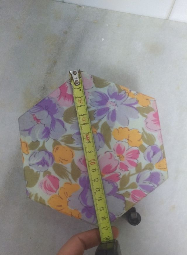 Cajita cartón flores hexagonal