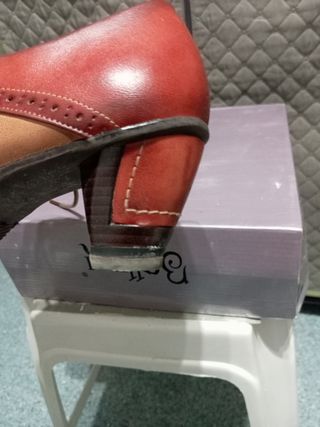 Zapatos cómodos tacón rojo y cuero