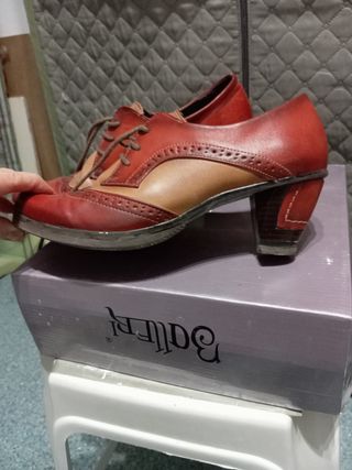 Zapatos cómodos tacón rojo y cuero