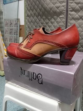 Zapatos cómodos tacón rojo y cuero