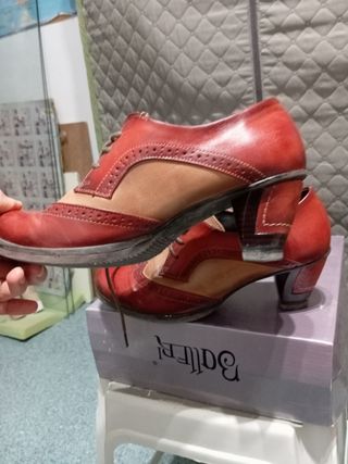 Zapatos cómodos tacón rojo y cuero