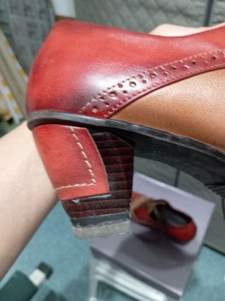 Zapatos cómodos tacón rojo y cuero