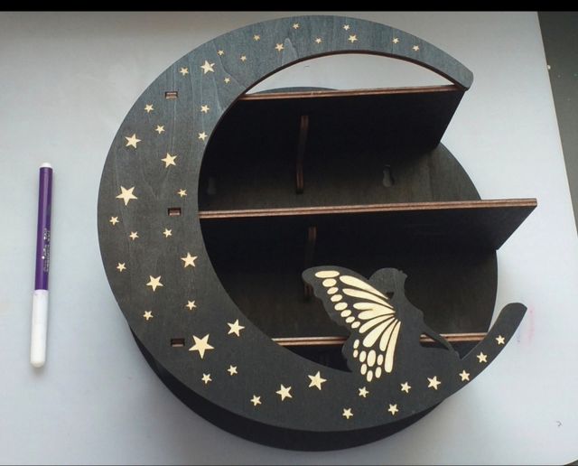 Estanteria pequeña en forma de luna