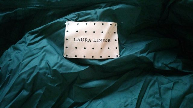 Chaqueta/abrigo verde de plumas.