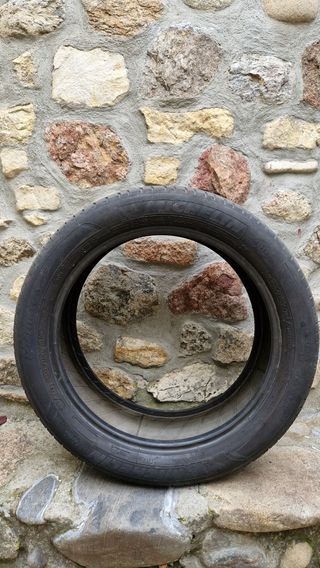 Neumático 215/50 R18 92W al 60%