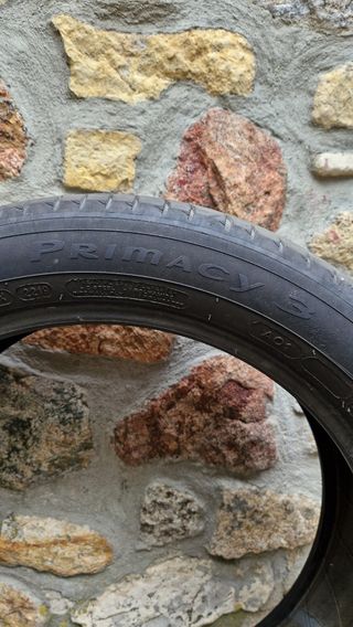 Neumático 215/50 R18 92W al 60%