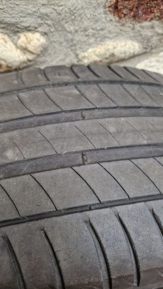 Neumático 215/50 R18 92W al 60%