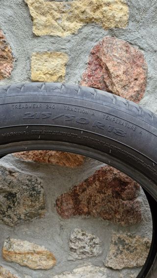 Neumático 215/50 R18 92W al 60%