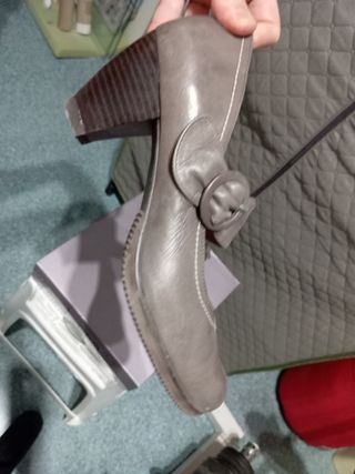 Zapatos color visón cómodos casi nuevos,