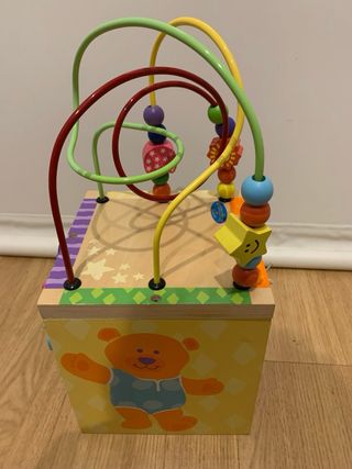 Cubo madera de actividades niño.