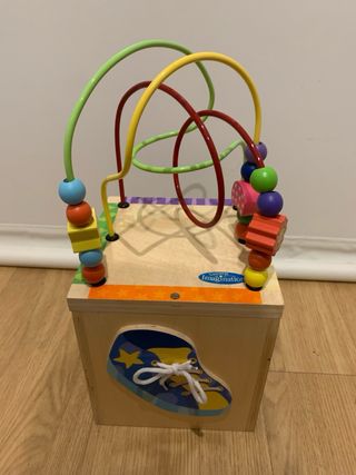 Cubo madera de actividades niño.