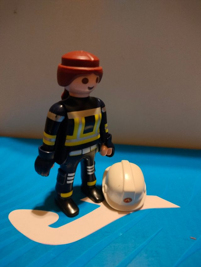 Playmobil bombera con coleta