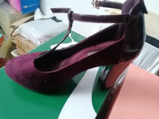 Zapato de tacón ancho