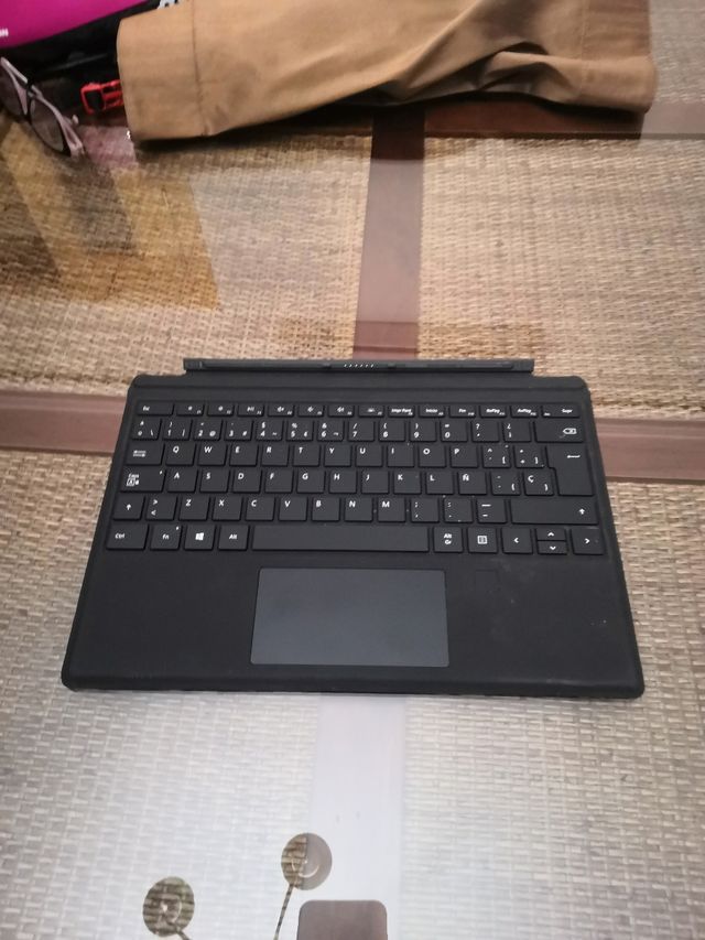 Teclado con funda y huella digital k
