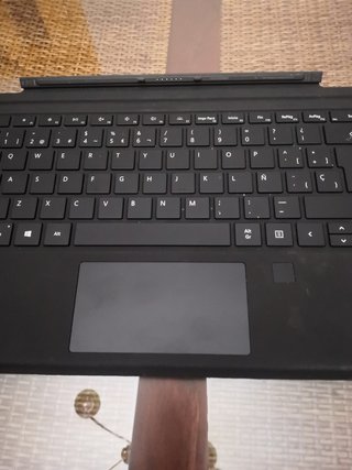 Teclado con funda y huella digital k