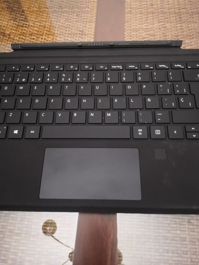 Teclado con funda y huella digital k