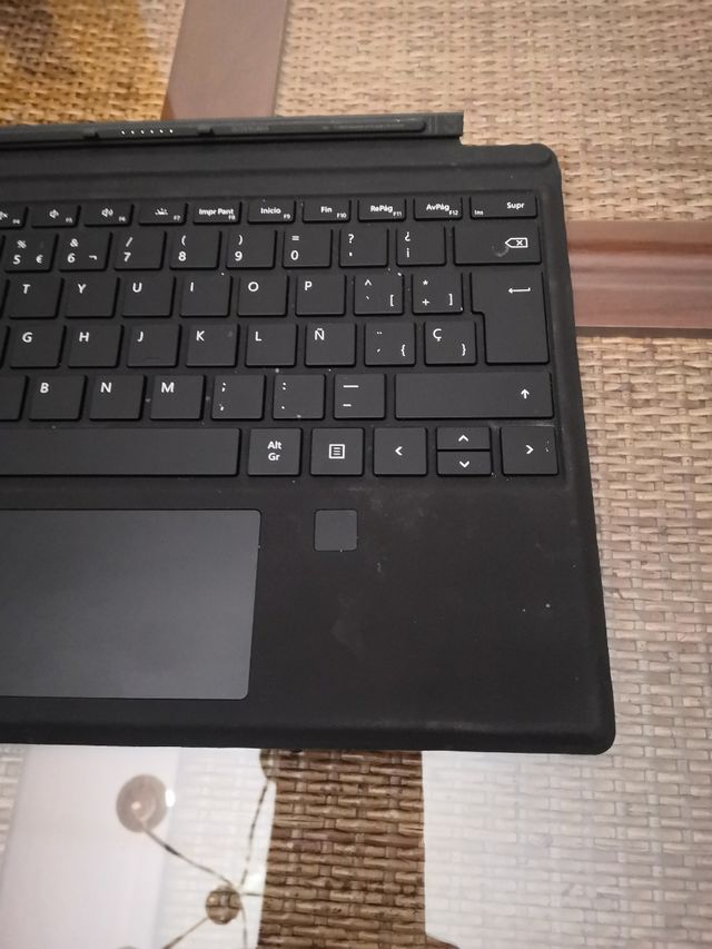 Teclado con funda y huella digital k